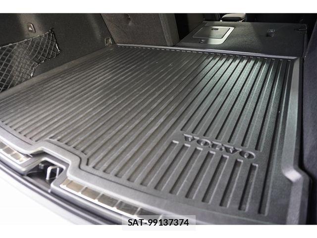 Volvo XC60 2024-06 1367256-8