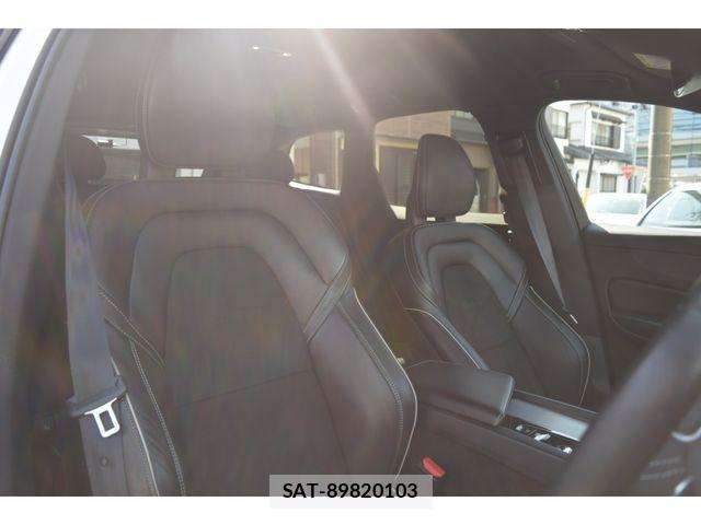 Volvo XC60 2018-06 1415451-12