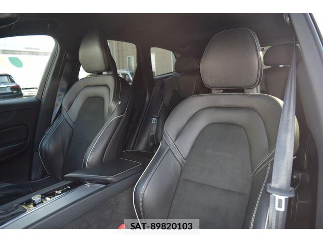 Volvo XC60 2018-06 1415451-13