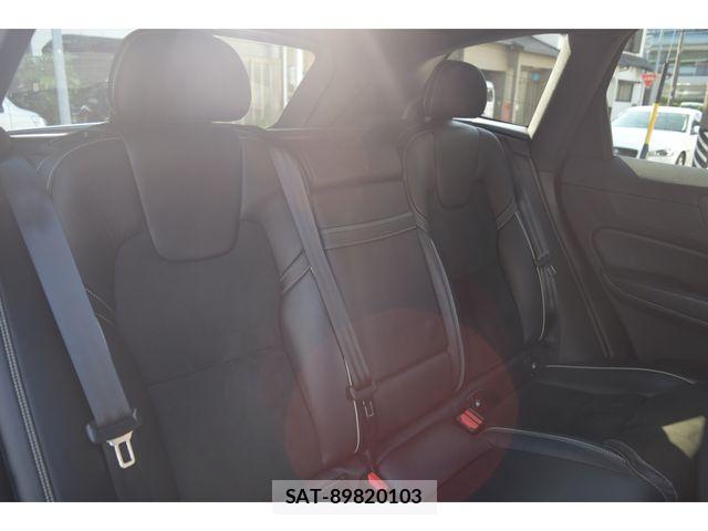 Volvo XC60 2018-06 1415451-14