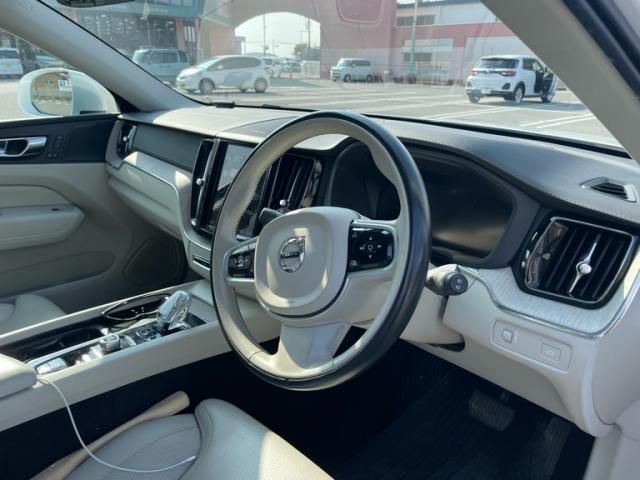 Volvo XC60 2021-02 3687098-11