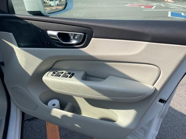 Volvo XC60 2021-02 3687098-12