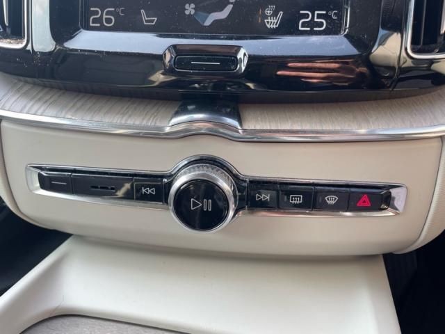 Volvo XC60 2021-02 3687098-18