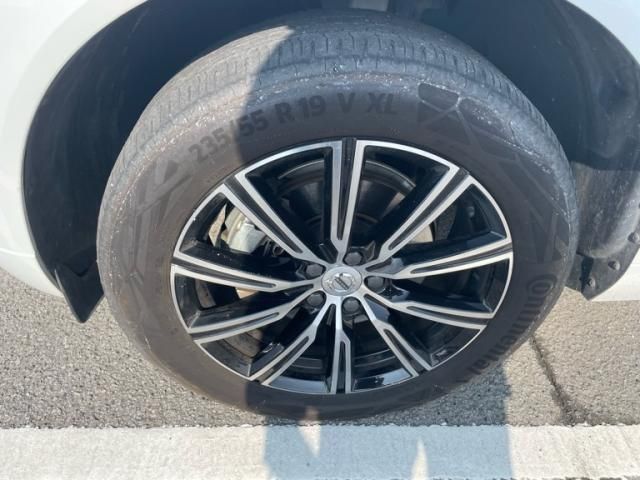 Volvo XC60 2021-02 3687098-5