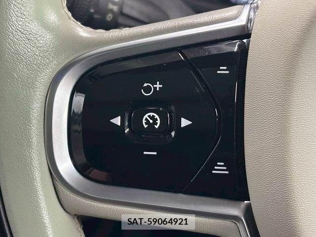 Volvo XC60 2018-05 3911060-9