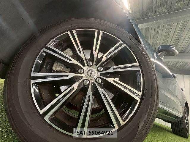 Volvo XC60 2018-05 3911060-18