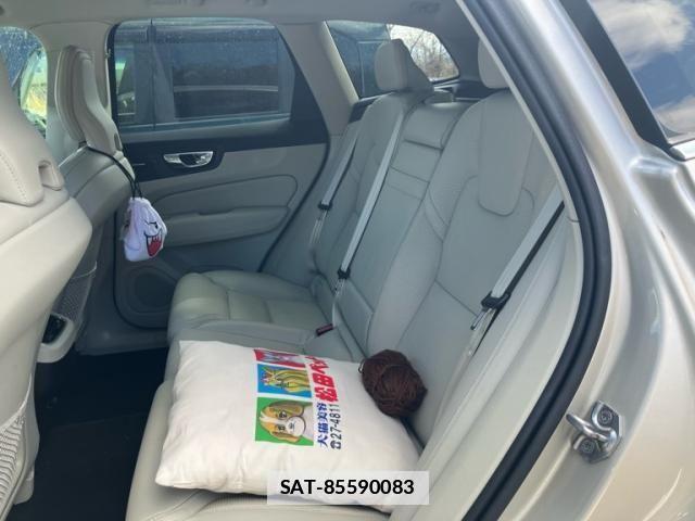 Volvo XC60 2018-07 4177823-24