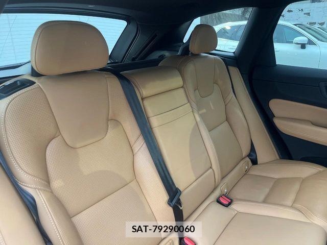 Volvo XC60 2017-12 4641508-12