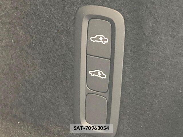 Volvo XC60 2025-05 5882234-6