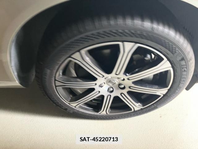 Volvo XC60 2017-12 6022557-9