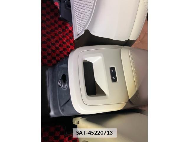 Volvo XC60 2017-12 6022557-12