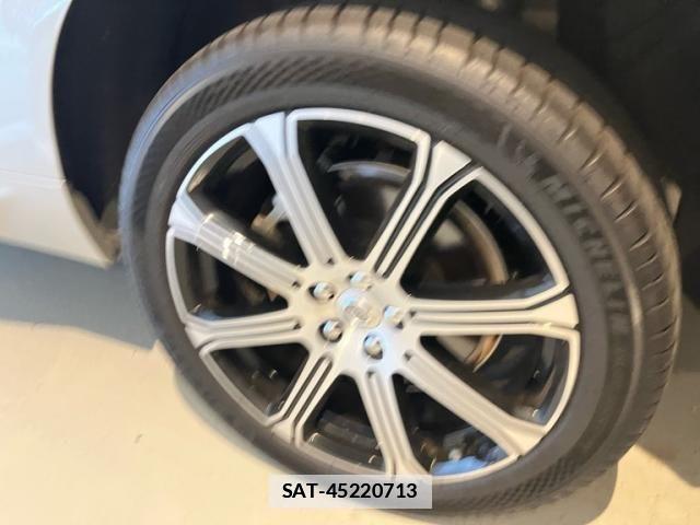 Volvo XC60 2017-12 6022557-7