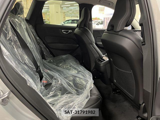 Volvo XC60 2025-06 6022548-4