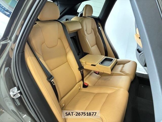 Volvo XC60 2017-12 6220971-10