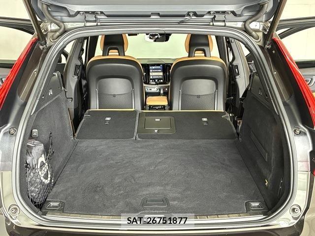 Volvo XC60 2017-12 6220971-12
