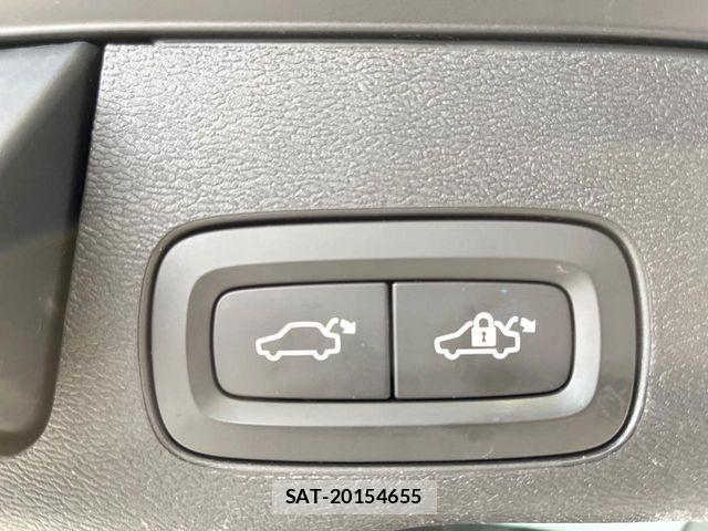Volvo XC60 2017-12 6220970-16