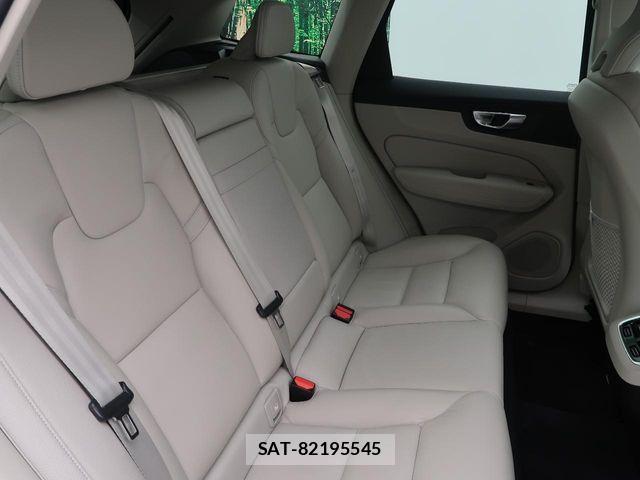 Volvo XC60 2021-02 6504618-8