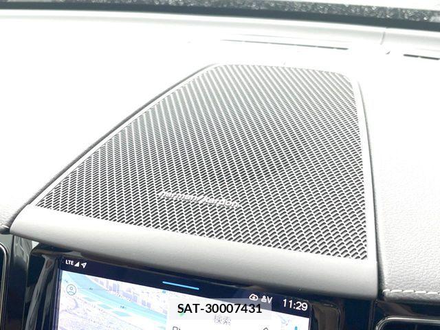 Volvo XC60 2022-04 6615536-6