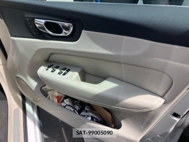 Volvo XC60 2022-05 6615539-15