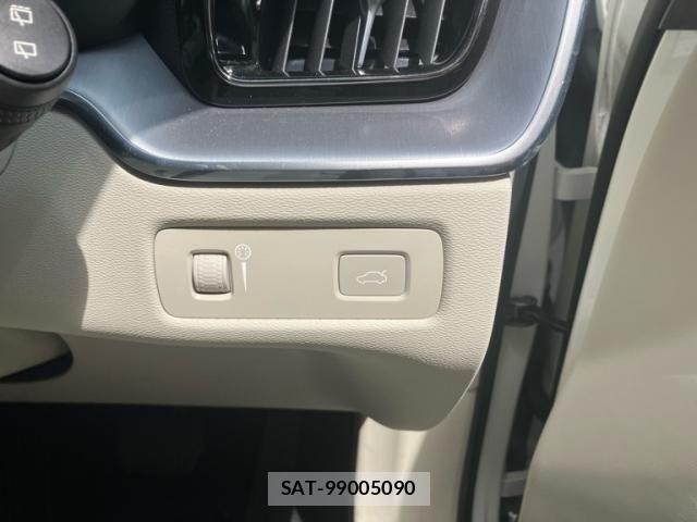 Volvo XC60 2022-05 6615539-17