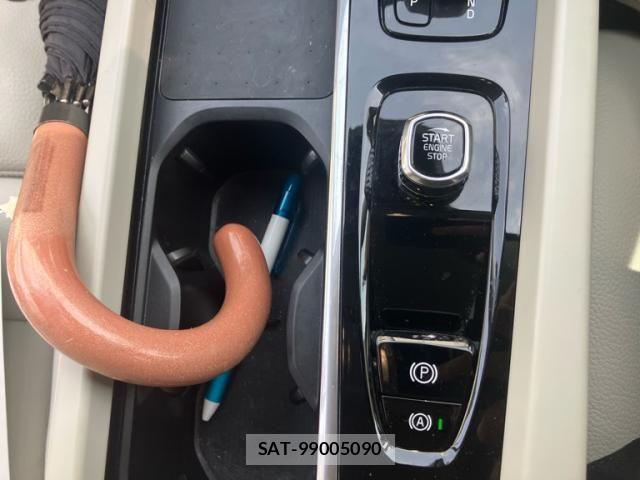 Volvo XC60 2022-05 6615539-21
