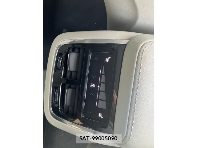 Volvo XC60 2022-05 6615539-28