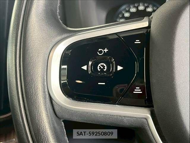 Volvo XC60 2021-03 6674072-9