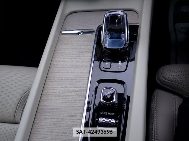 Volvo XC60 2021-01 6678659-16