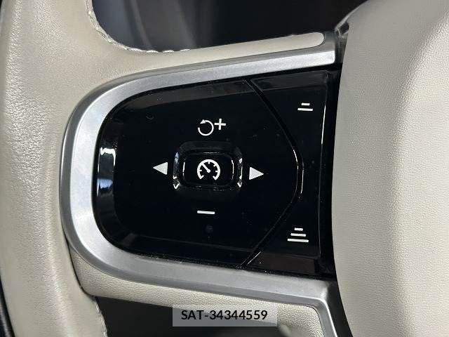 Volvo XC60 2021-07 6817886-9