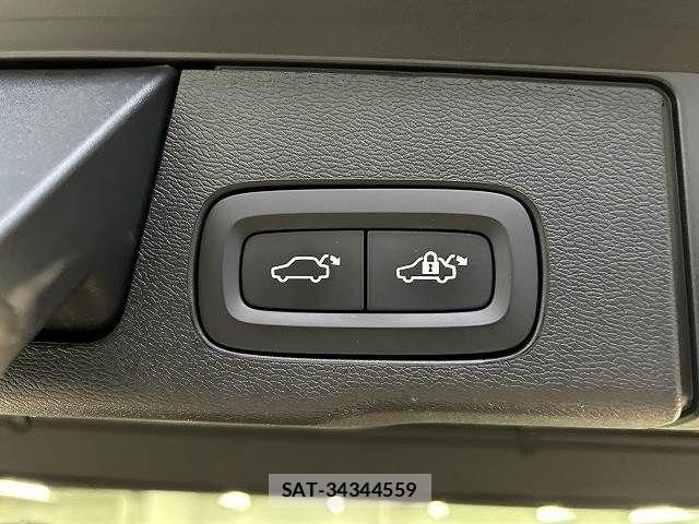 Volvo XC60 2021-07 6817886-10