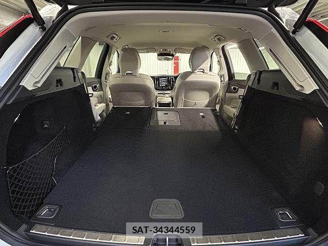 Volvo XC60 2021-07 6817886-17