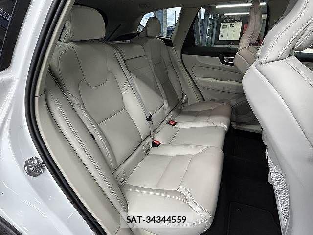 Volvo XC60 2021-07 6817886-7