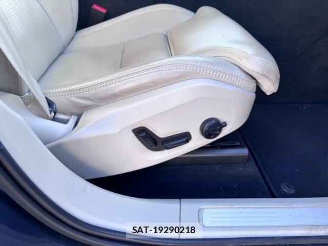 Volvo XC60 2020-06 6915082-13
