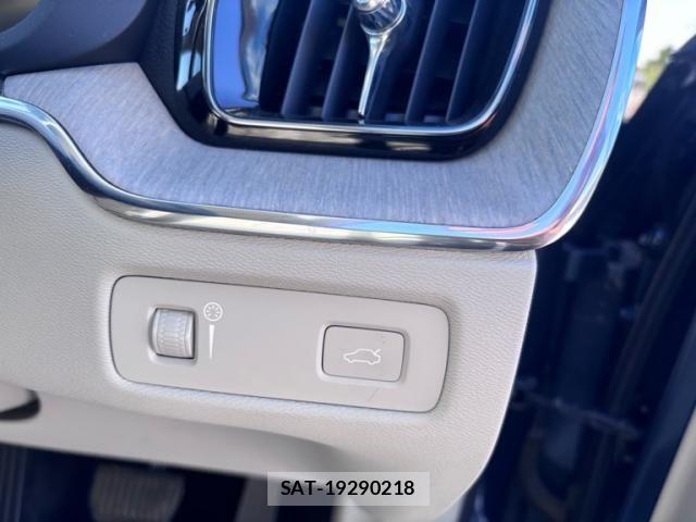 Volvo XC60 2020-06 6915082-14