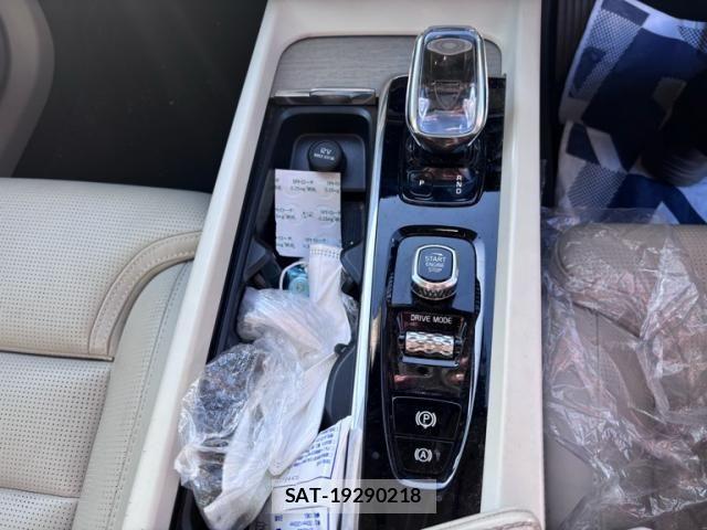 Volvo XC60 2020-06 6915082-15