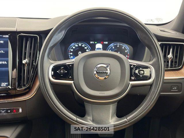 Volvo XC60 2021-06 6915081-10