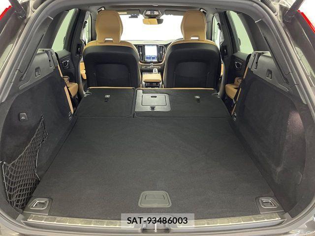 Volvo XC60 2022-02 6915079-13