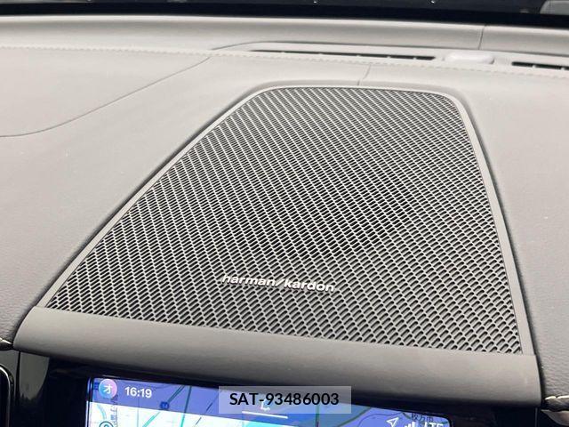 Volvo XC60 2022-02 6915079-4