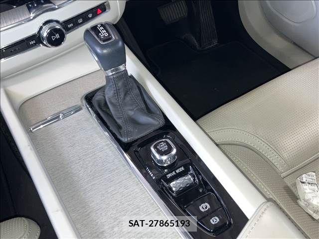 Volvo XC60 2021-03 7061287-16