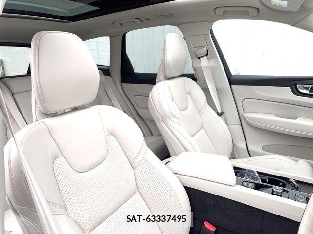 Volvo XC60 2022-07 7061284-9