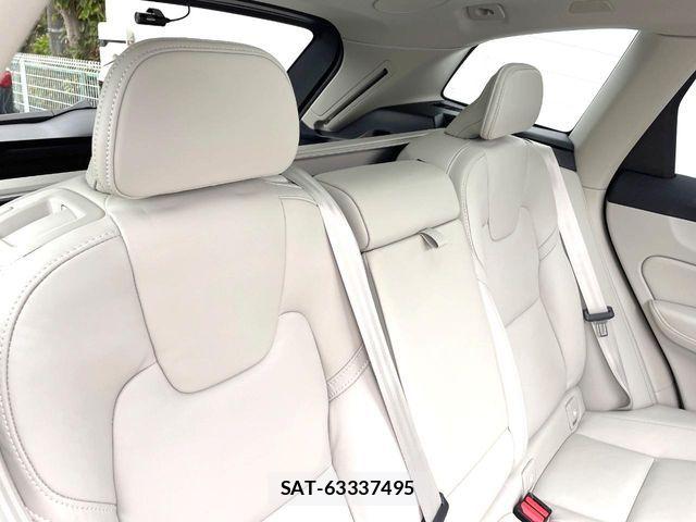 Volvo XC60 2022-07 7061284-10