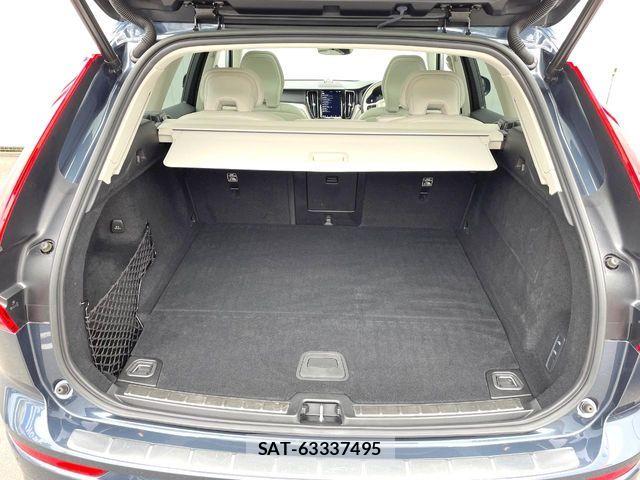 Volvo XC60 2022-07 7061284-14