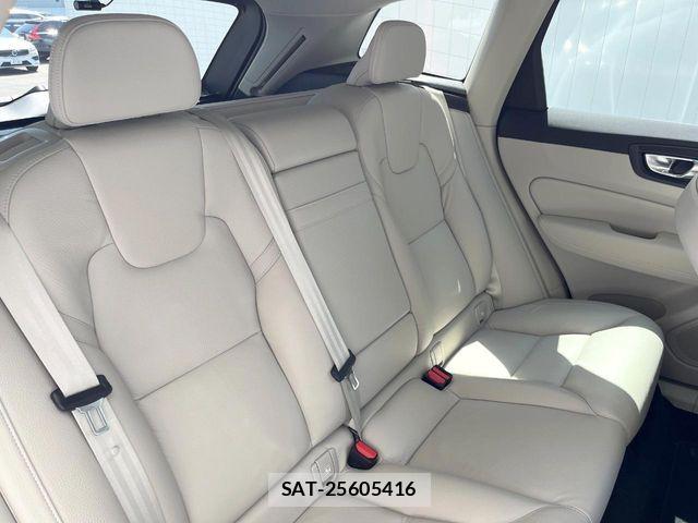 Volvo XC60 2021-07 7061290-12