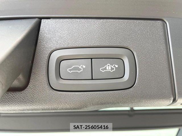 Volvo XC60 2021-07 7061290-16