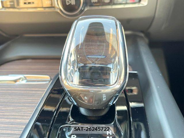 Volvo XC60 2023-10 7061285-9