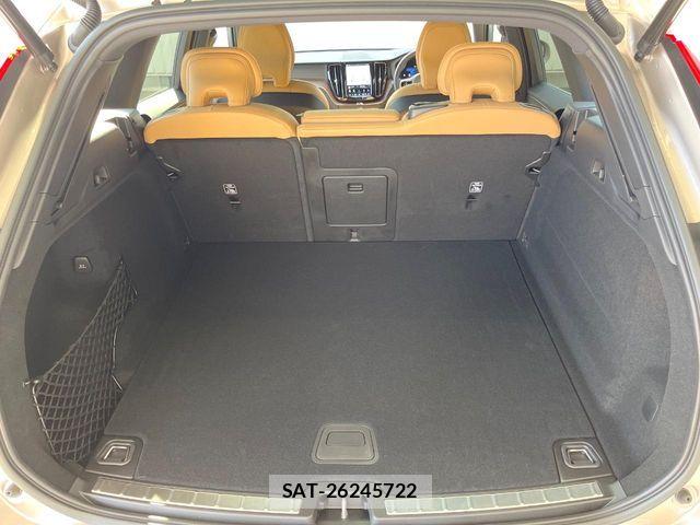 Volvo XC60 2023-10 7061285-17