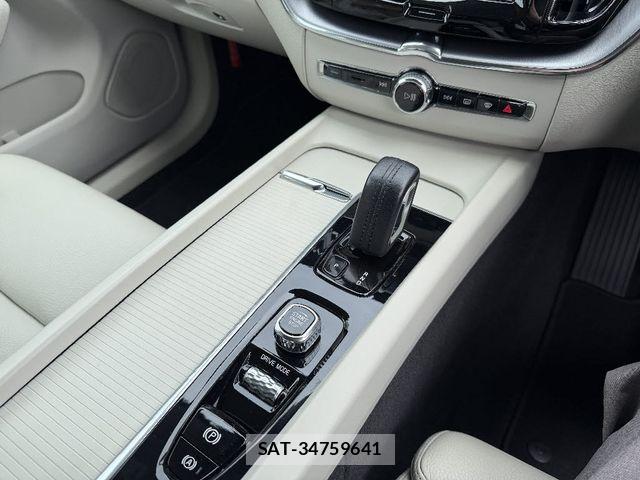 Volvo XC60 2021-03 7061288-16