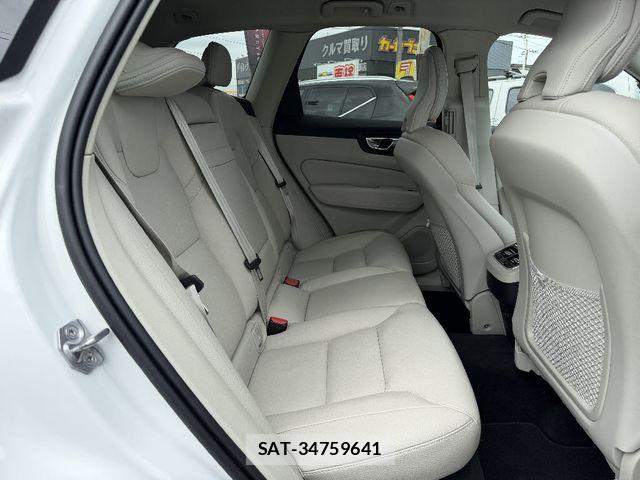 Volvo XC60 2021-03 7061288-4