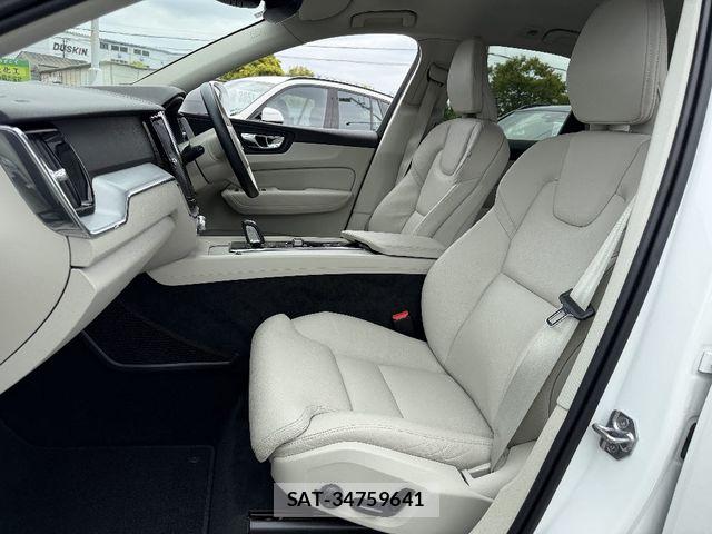 Volvo XC60 2021-03 7061288-6
