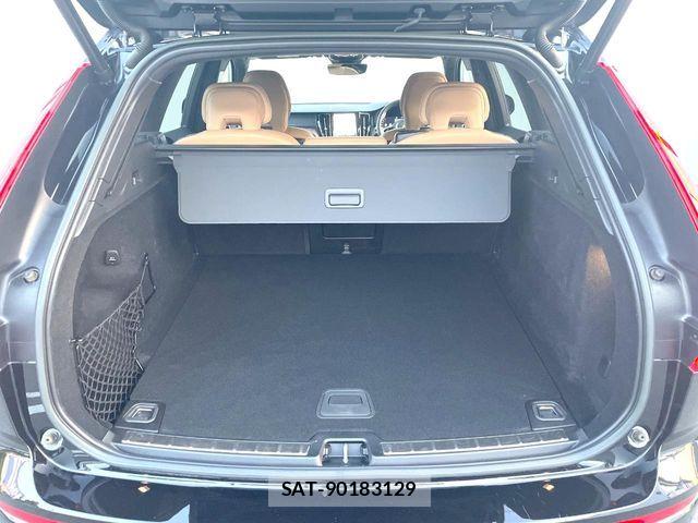 Volvo XC60 2022-06 7061283-12